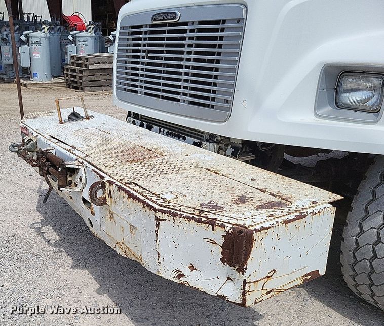 image for item LS9548 2003 Freightliner FL80  bucket truck