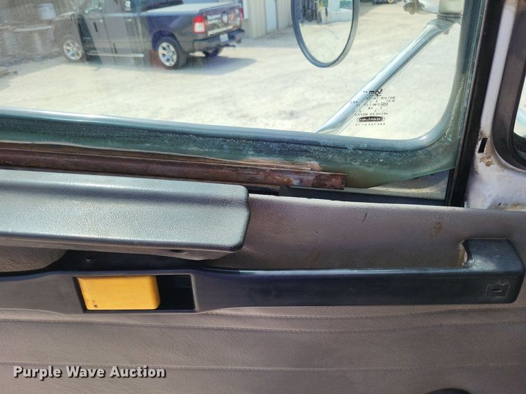 image for item LS9548 2003 Freightliner FL80  bucket truck