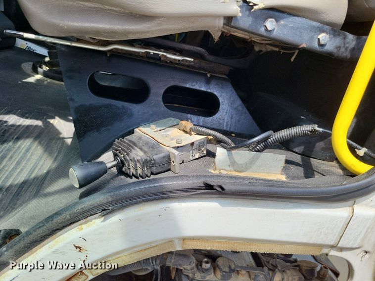 image for item LS9548 2003 Freightliner FL80  bucket truck