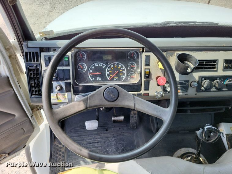 image for item LS9548 2003 Freightliner FL80  bucket truck