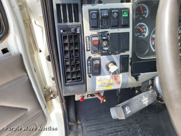 image for item LS9548 2003 Freightliner FL80  bucket truck