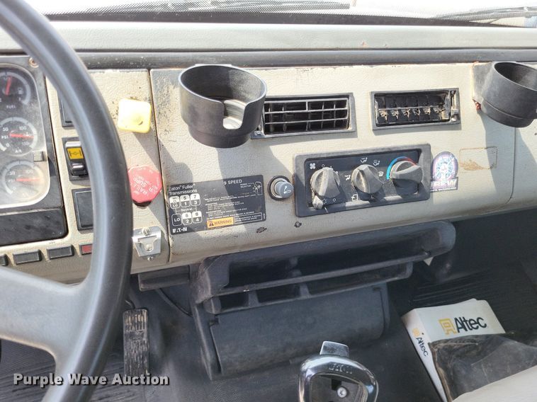 image for item LS9548 2003 Freightliner FL80  bucket truck