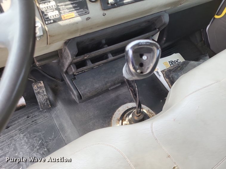 image for item LS9548 2003 Freightliner FL80  bucket truck