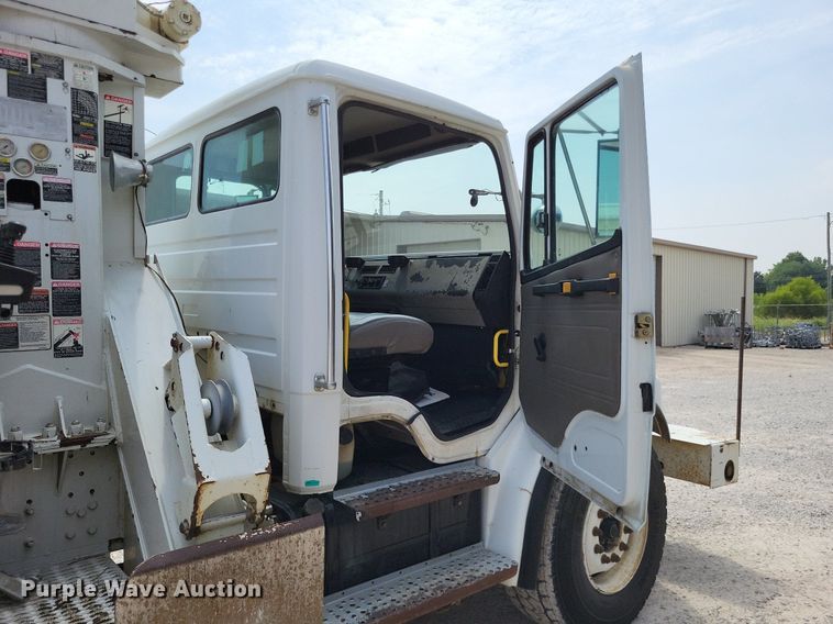 image for item LS9548 2003 Freightliner FL80  bucket truck