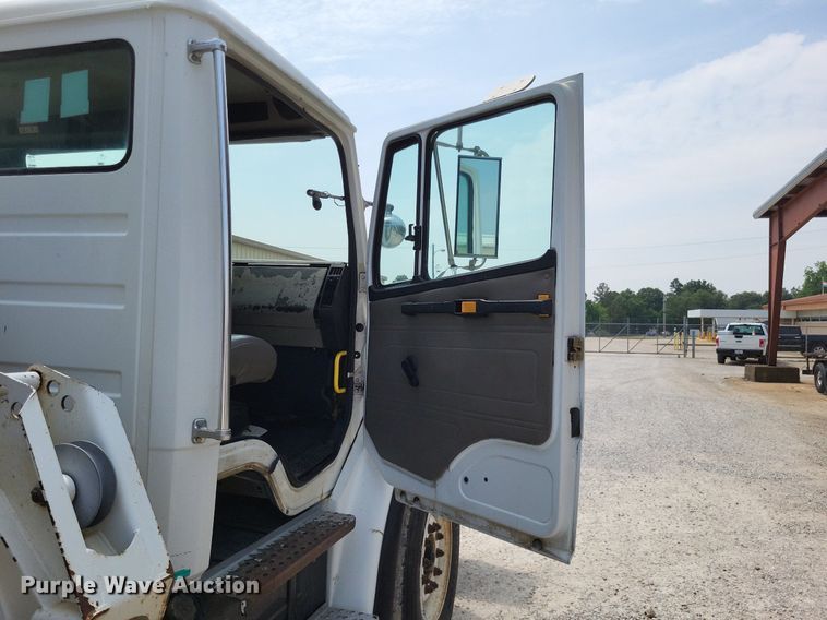 image for item LS9548 2003 Freightliner FL80  bucket truck