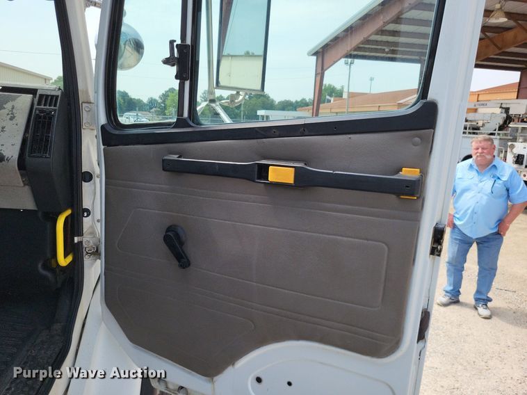 image for item LS9548 2003 Freightliner FL80  bucket truck