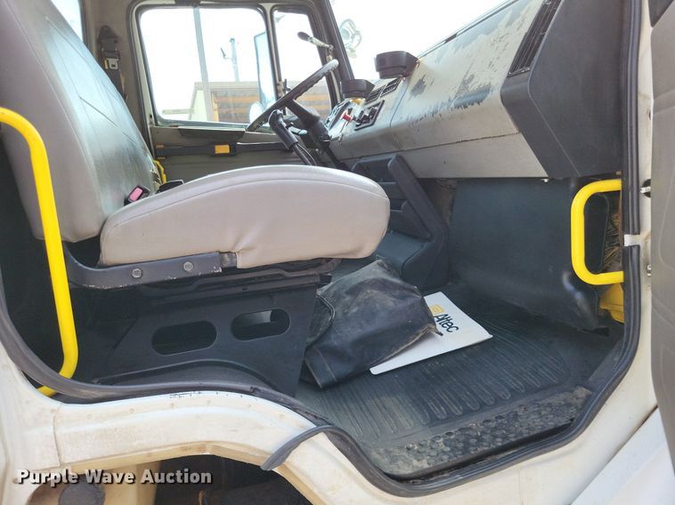 image for item LS9548 2003 Freightliner FL80  bucket truck