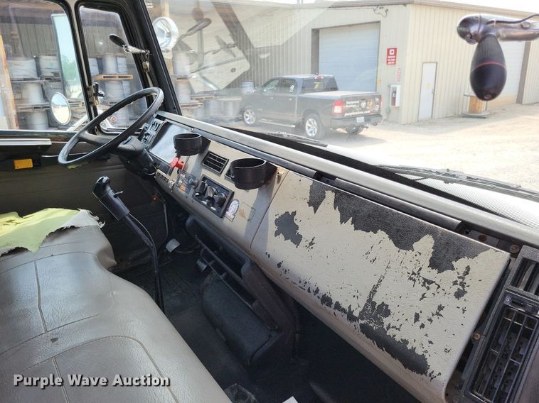 image for item LS9548 2003 Freightliner FL80  bucket truck