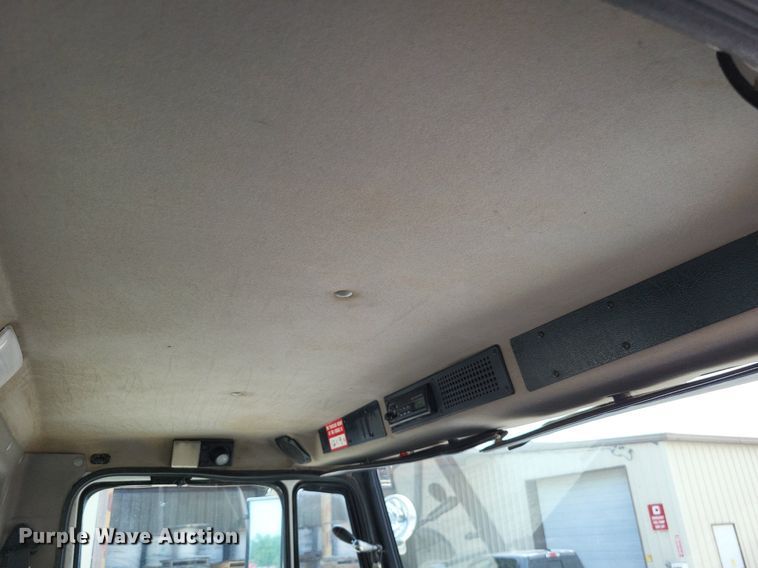 image for item LS9548 2003 Freightliner FL80  bucket truck