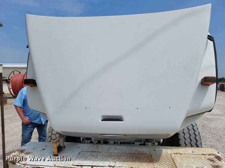 image for item LS9548 2003 Freightliner FL80  bucket truck