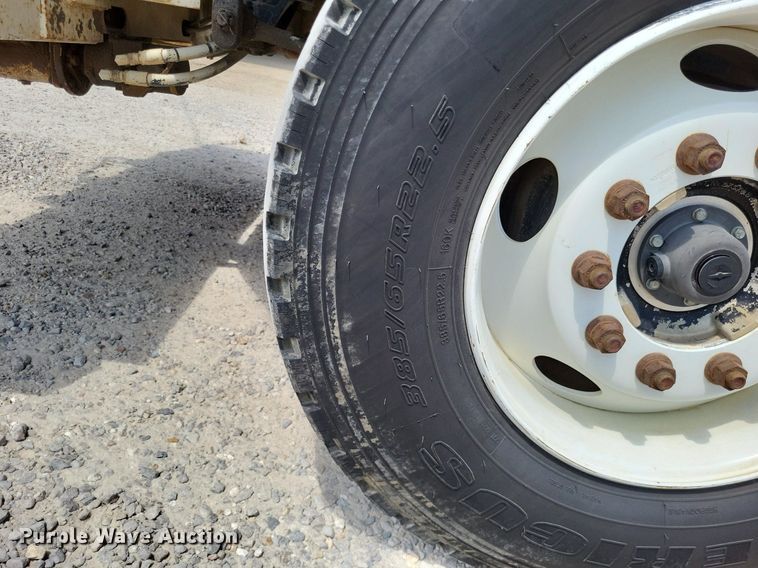 image for item LS9548 2003 Freightliner FL80  bucket truck