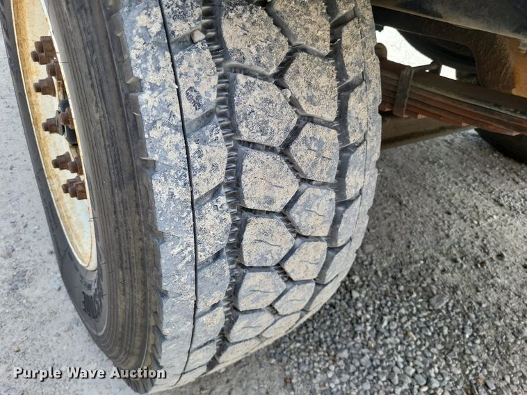 image for item LS9548 2003 Freightliner FL80  bucket truck