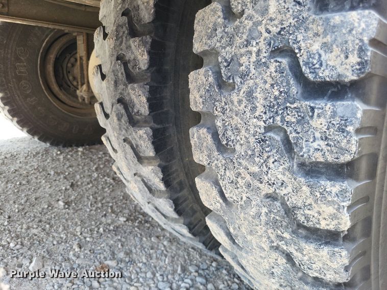 image for item LS9548 2003 Freightliner FL80  bucket truck