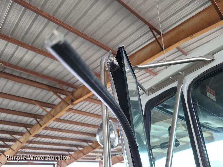 image for item LS9548 2003 Freightliner FL80  bucket truck