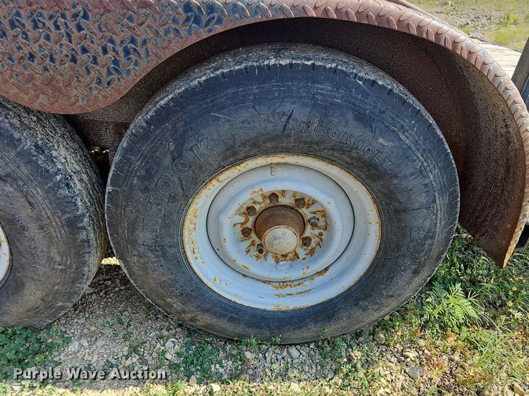 image for item LW9656 1993 Double L  utility trailer