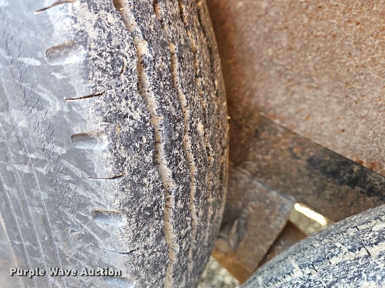 image for item LW9656 1993 Double L  utility trailer