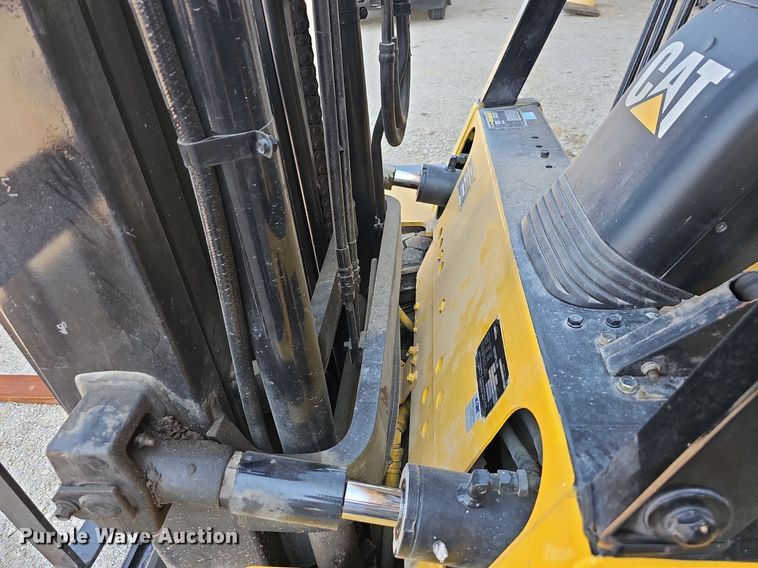 image for item LW9661 Caterpillar GPL40  forklift