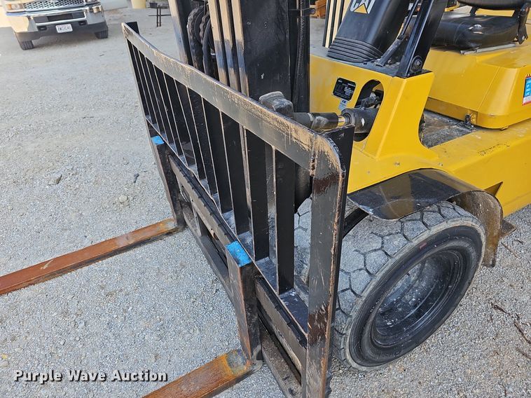 image for item LW9661 Caterpillar GPL40  forklift