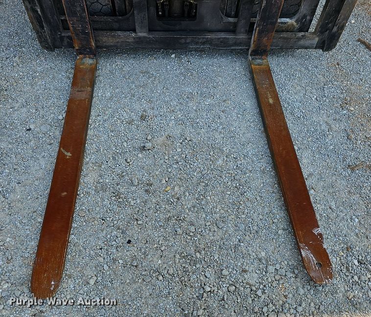 image for item LW9661 Caterpillar GPL40  forklift