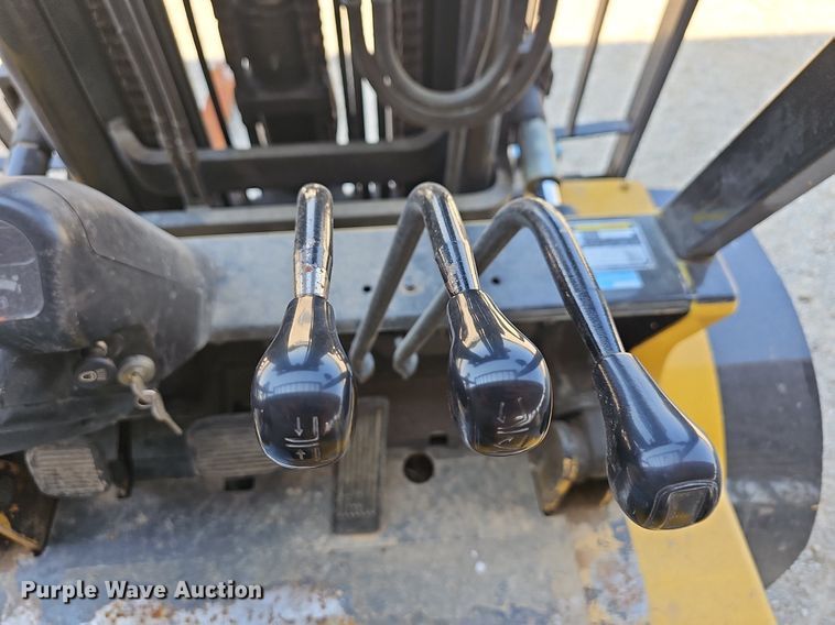 image for item LW9661 Caterpillar GPL40  forklift