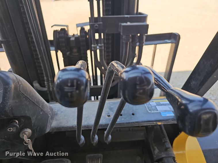 image for item LW9661 Caterpillar GPL40  forklift