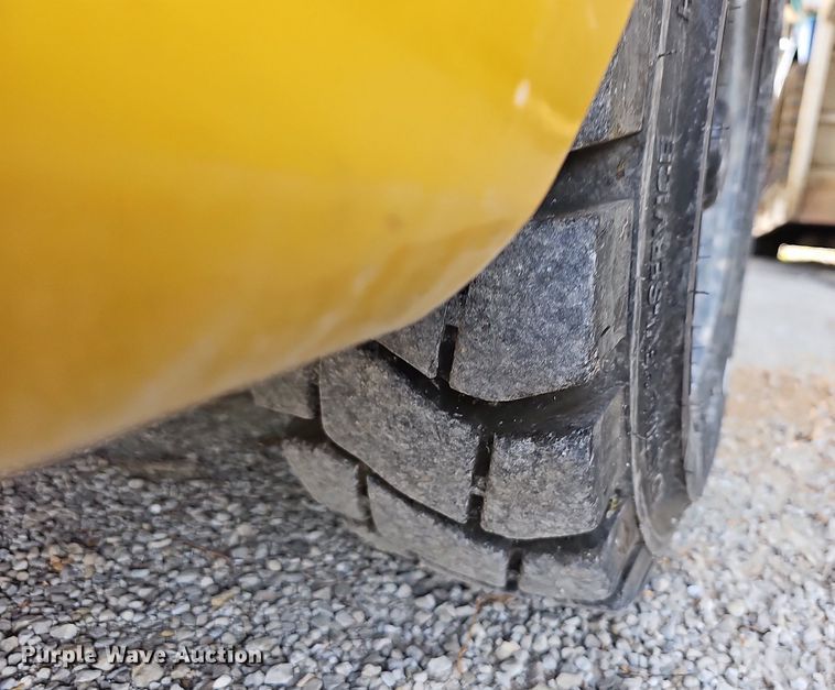 image for item LW9661 Caterpillar GPL40  forklift