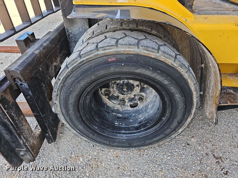 image for item LW9661 Caterpillar GPL40  forklift