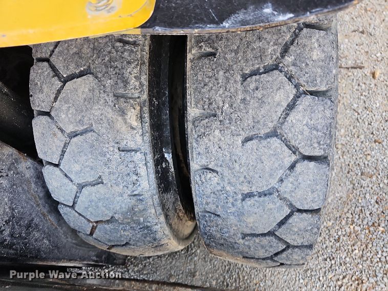 image for item LW9661 Caterpillar GPL40  forklift