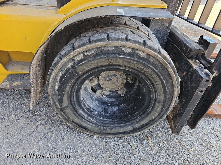 image for item LW9661 Caterpillar GPL40  forklift