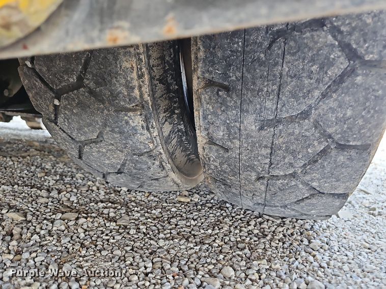 image for item LW9661 Caterpillar GPL40  forklift