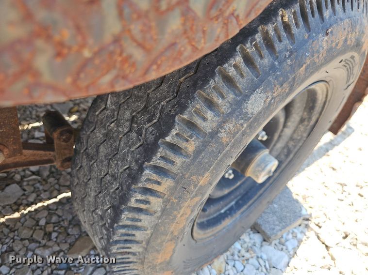 image for item LW9667 1992 Double L  utility trailer