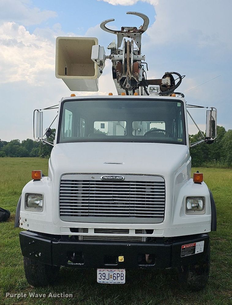 image for item LW9668 2002 Freightliner FL80  Crew Cab digger derrick truck