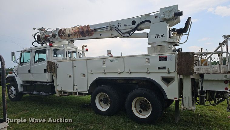 image for item LW9668 2002 Freightliner FL80  Crew Cab digger derrick truck