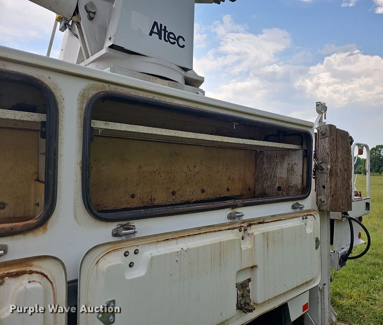 image for item LW9668 2002 Freightliner FL80  Crew Cab digger derrick truck