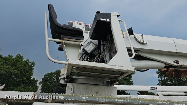 image for item LW9668 2002 Freightliner FL80  Crew Cab digger derrick truck