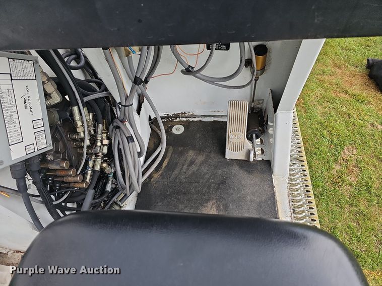 image for item LW9668 2002 Freightliner FL80  Crew Cab digger derrick truck