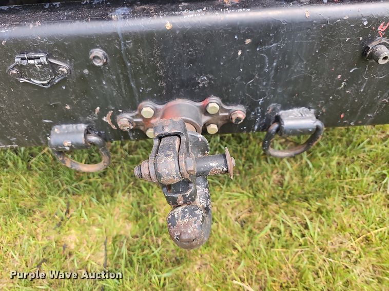 image for item LW9669 2000 International 4900  bucket truck