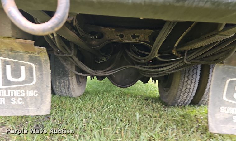 image for item LW9669 2000 International 4900  bucket truck