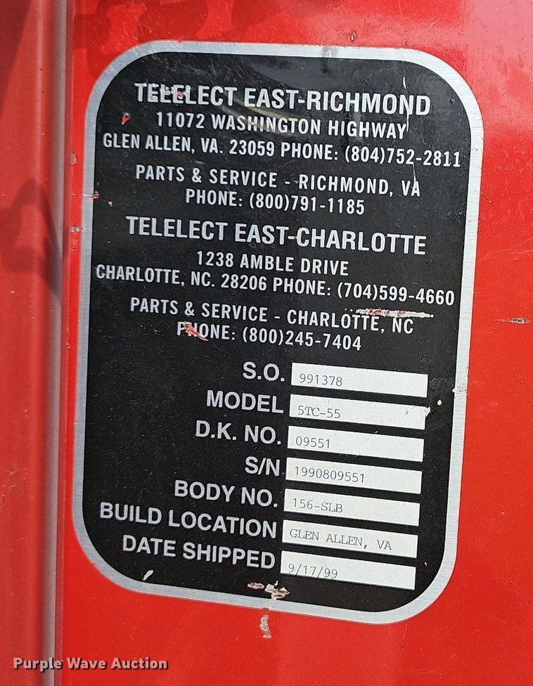 image for item LW9669 2000 International 4900  bucket truck