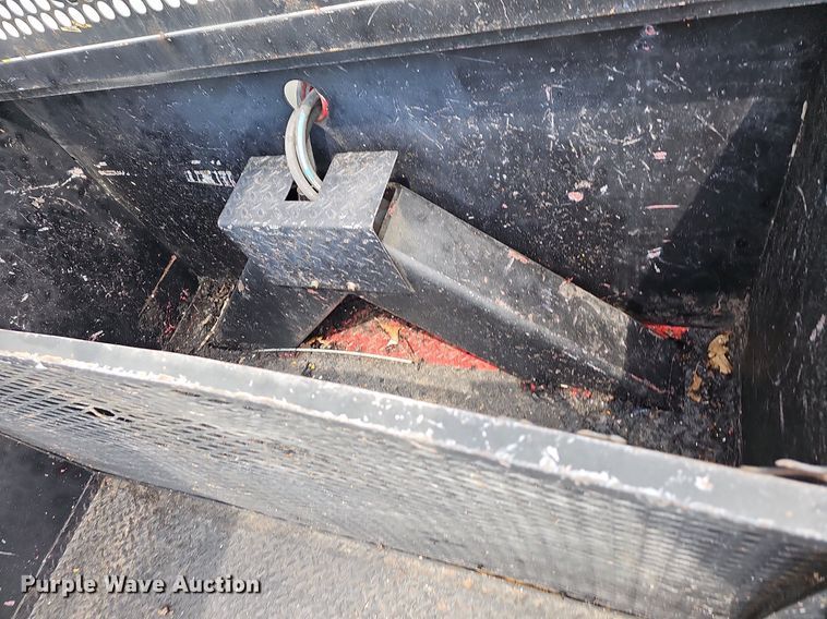 image for item LW9669 2000 International 4900  bucket truck