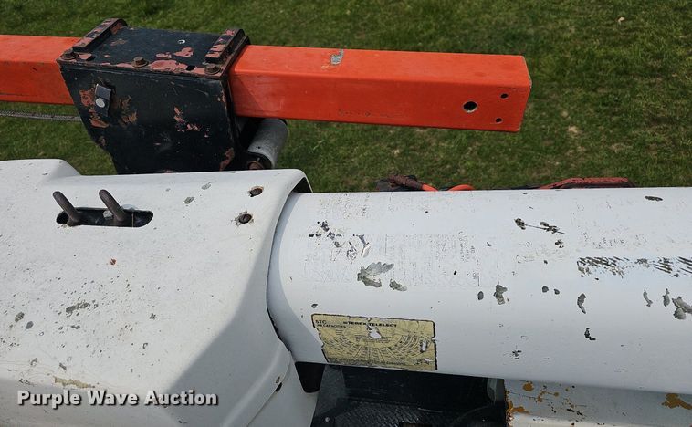 image for item LW9669 2000 International 4900  bucket truck