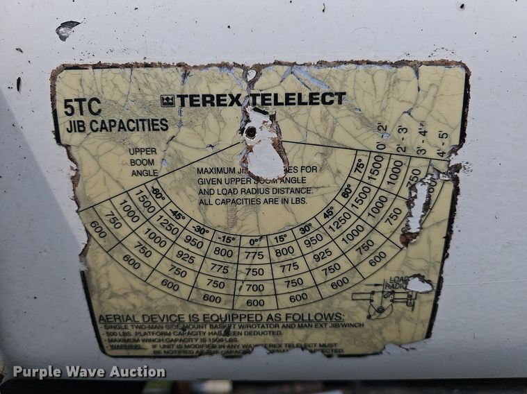 image for item LW9669 2000 International 4900  bucket truck