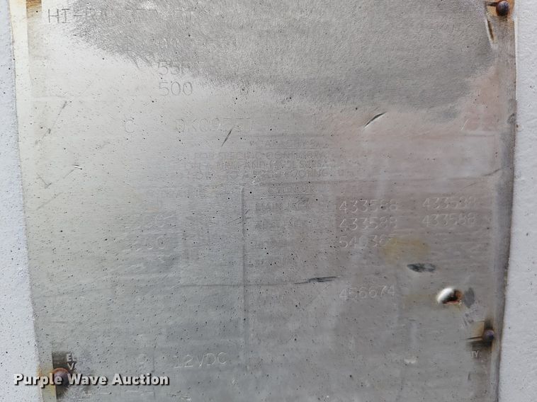 image for item LW9669 2000 International 4900  bucket truck