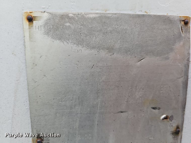 image for item LW9669 2000 International 4900  bucket truck