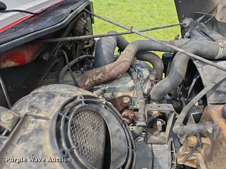 image for item LW9669 2000 International 4900  bucket truck