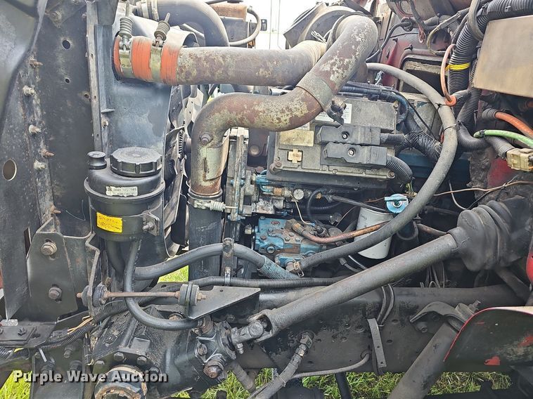 image for item LW9669 2000 International 4900  bucket truck