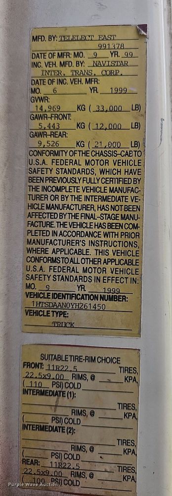 image for item LW9669 2000 International 4900  bucket truck