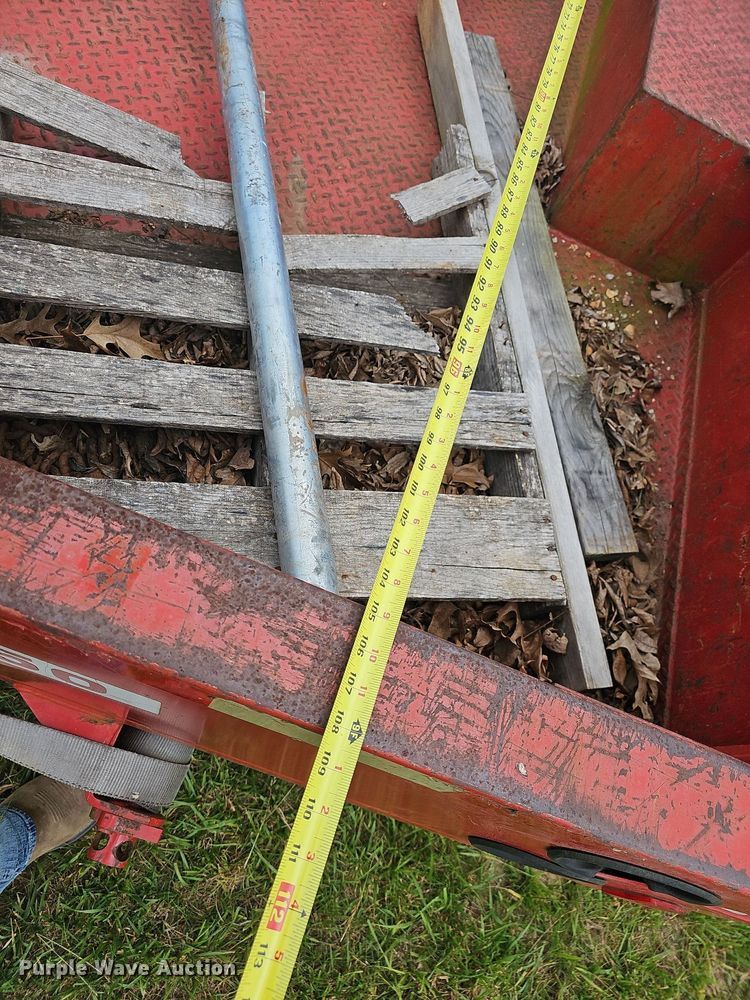 image for item LW9670 2001 Utility Tool & Trailer  pole trailer