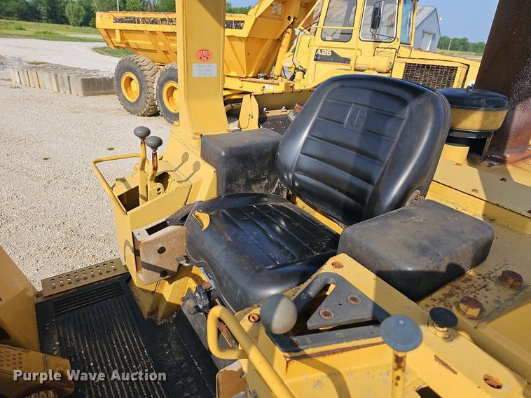 image for item LW9673 1987 Caterpillar 943  track loader