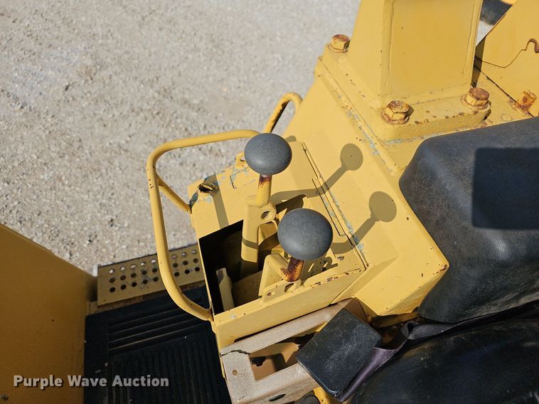 image for item LW9673 1987 Caterpillar 943  track loader
